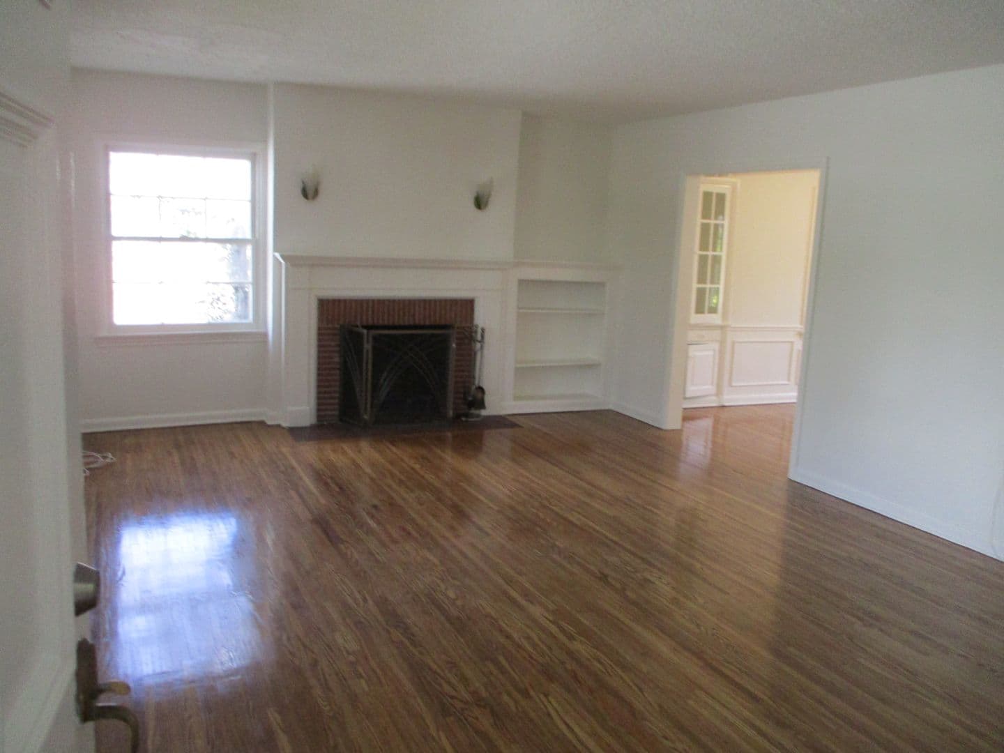 LOS ANGELES Apartment: 1000-1004 TIVERTON AVE/10844-52 WEYBURN AVE