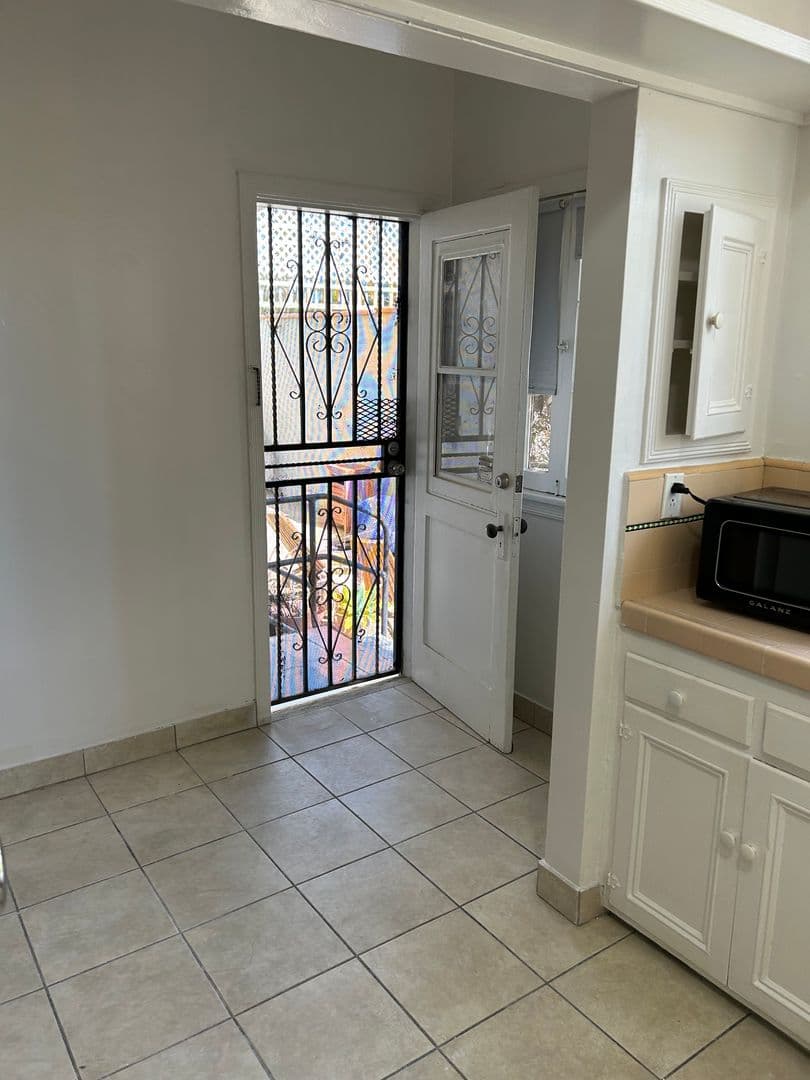 LOS ANGELES Apartment: 6446 - 50 1/2 W. OLYMPIC BLVD