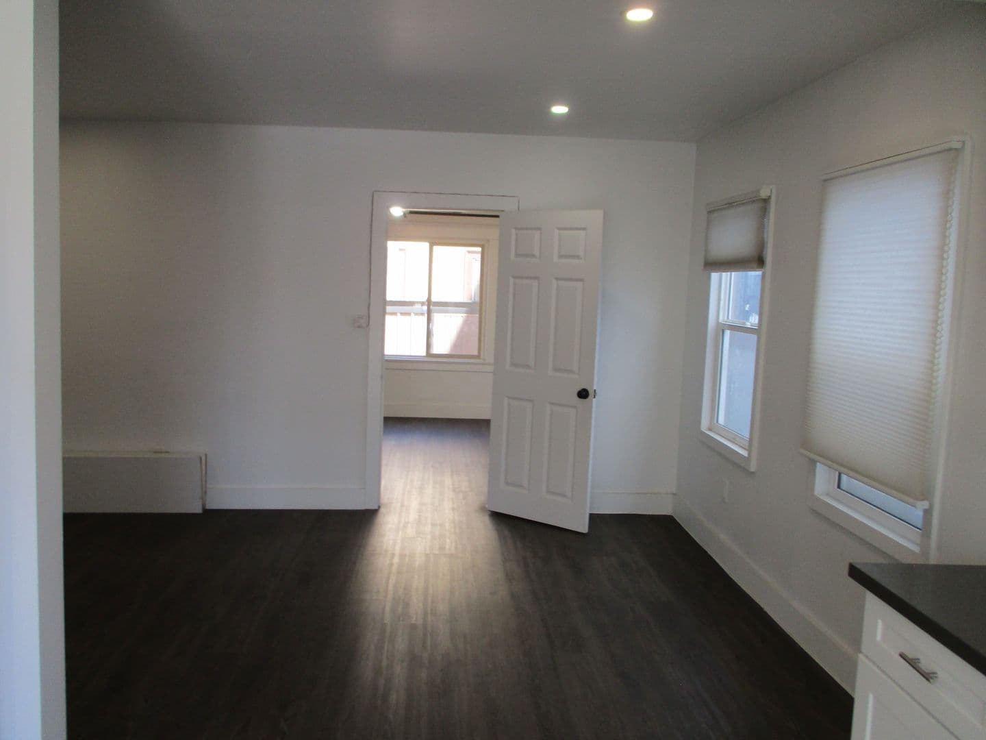 LOS ANGELES Apartment: 2007 2ND AVE.