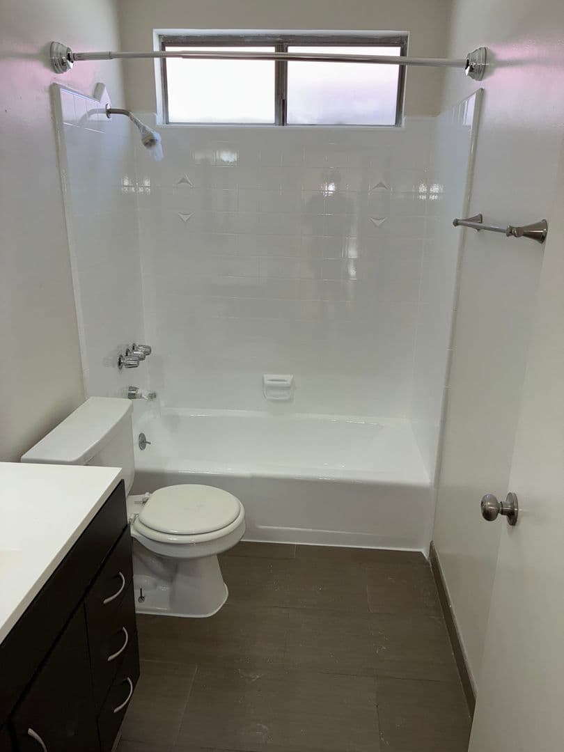 LOS ANGELES Apartment: 3338 MENTONE AVE.