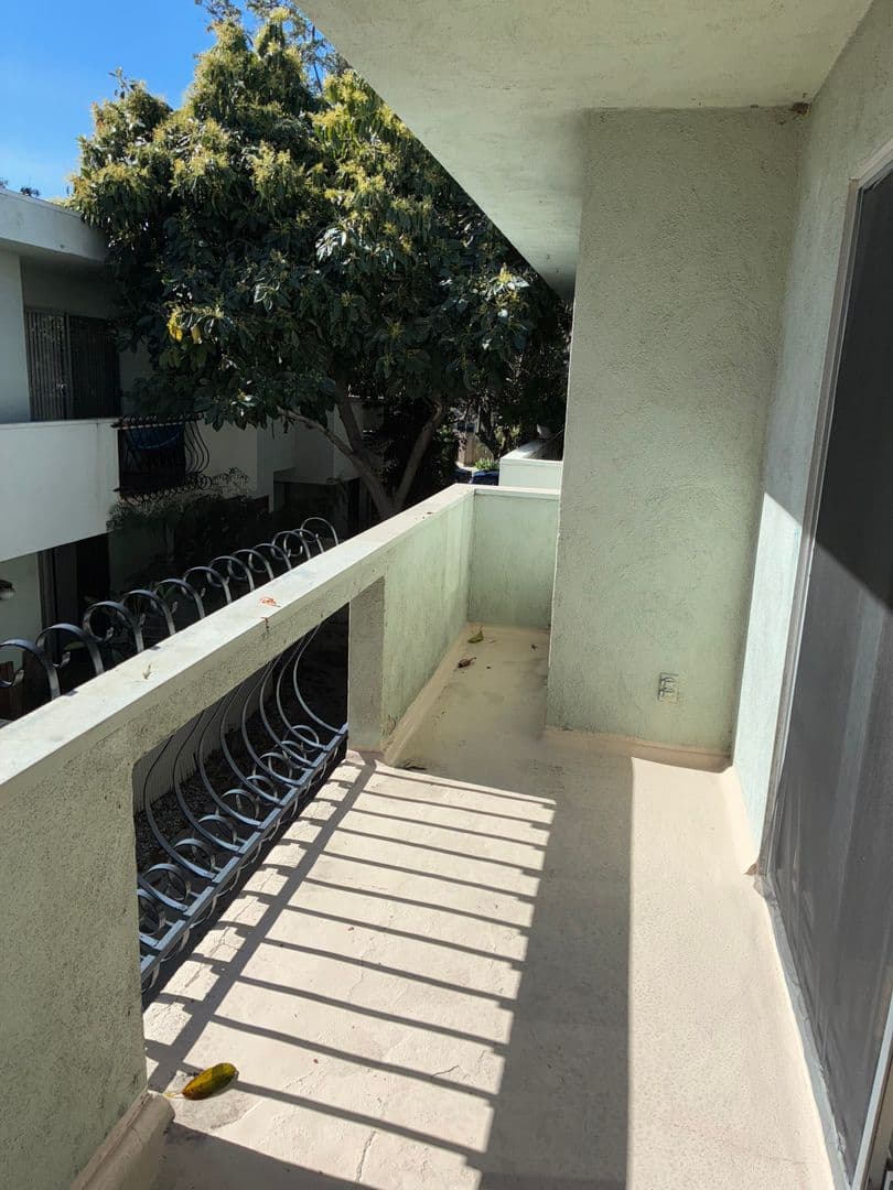 LOS ANGELES Apartment: 3338 MENTONE AVE.