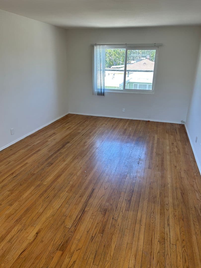 LOS ANGELES Apartment: 11401 WASHINGTON PL