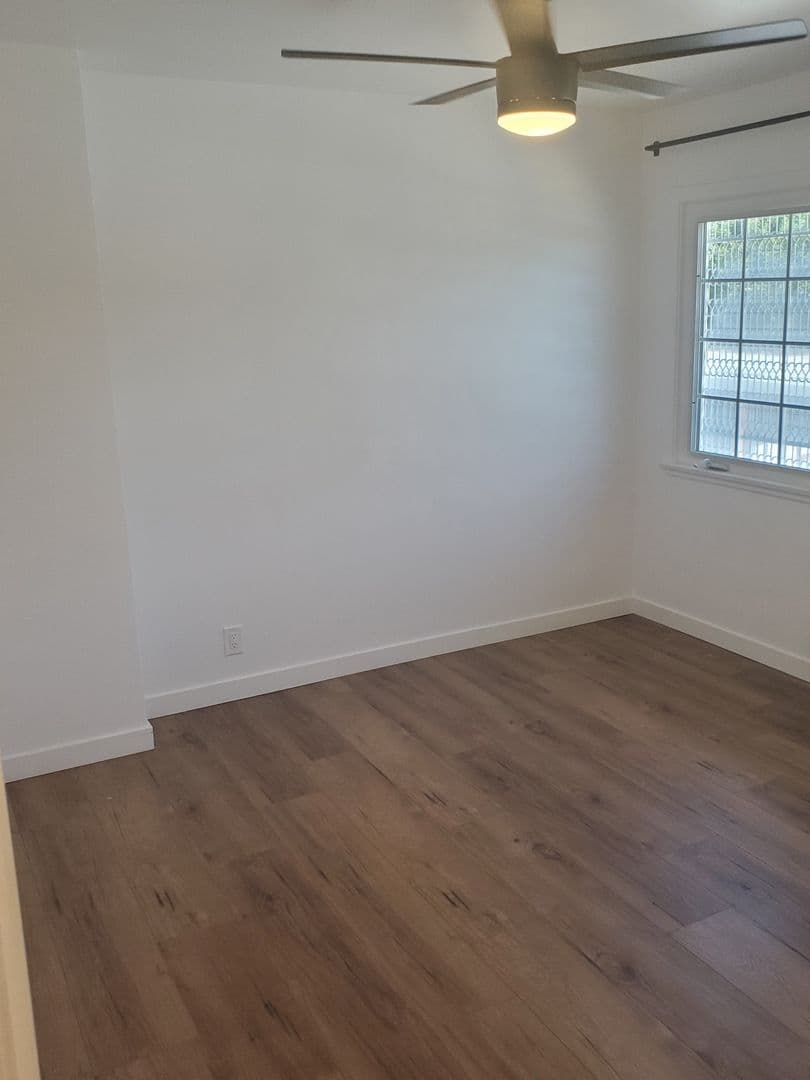 Los Angeles Condo: 5637 ½ CORBETT St