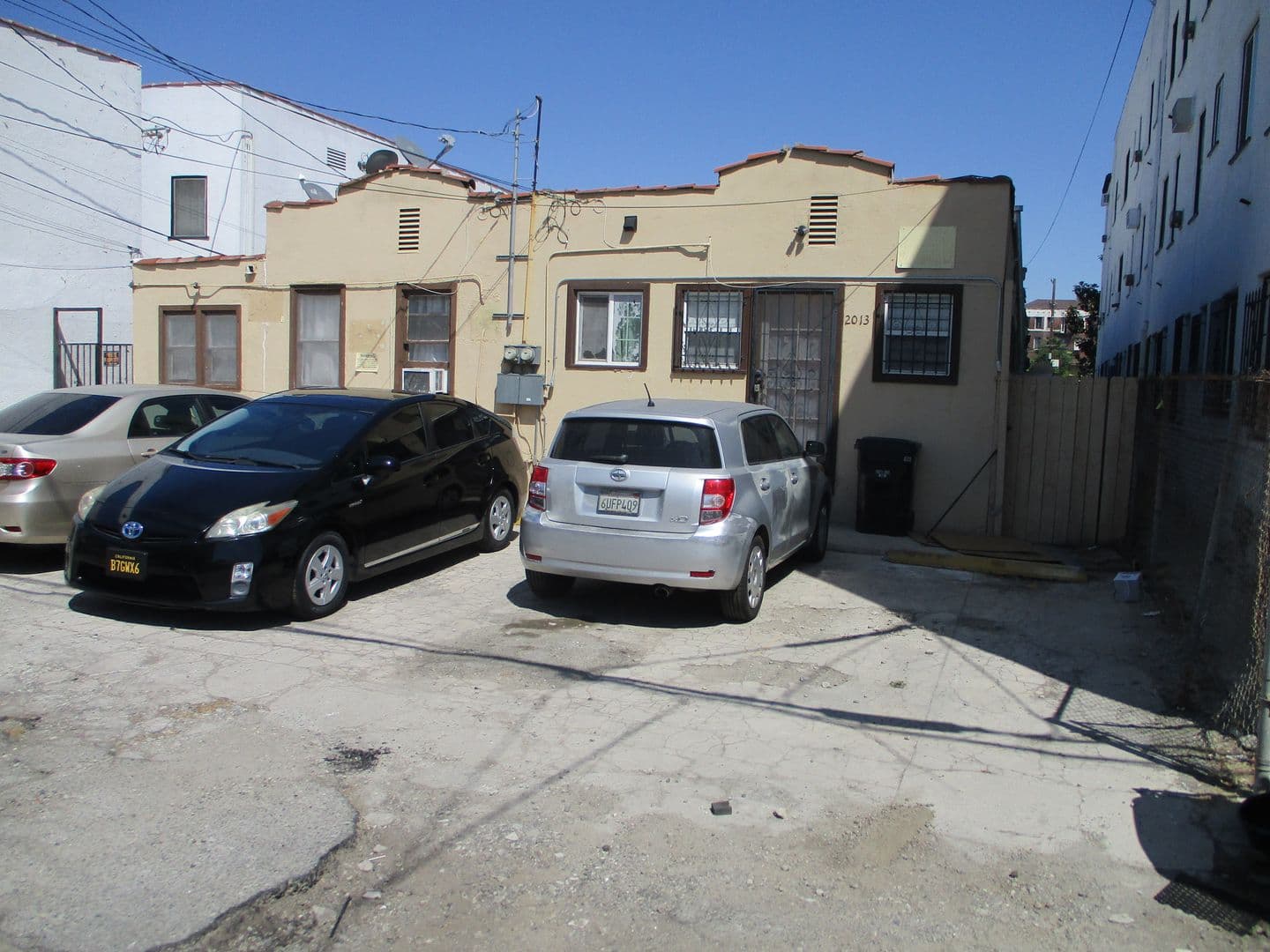 LOS ANGELES Apartment: 2007 2ND AVE.