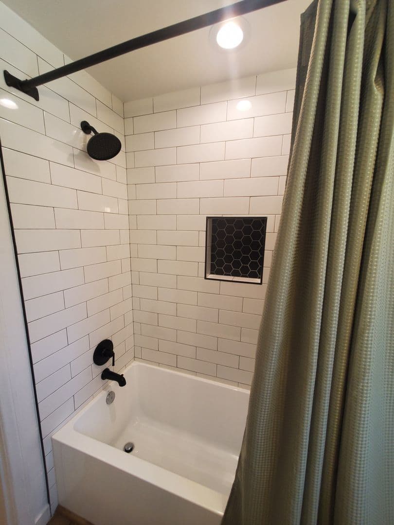 Los Angeles Condo: 5637 ½ CORBETT St