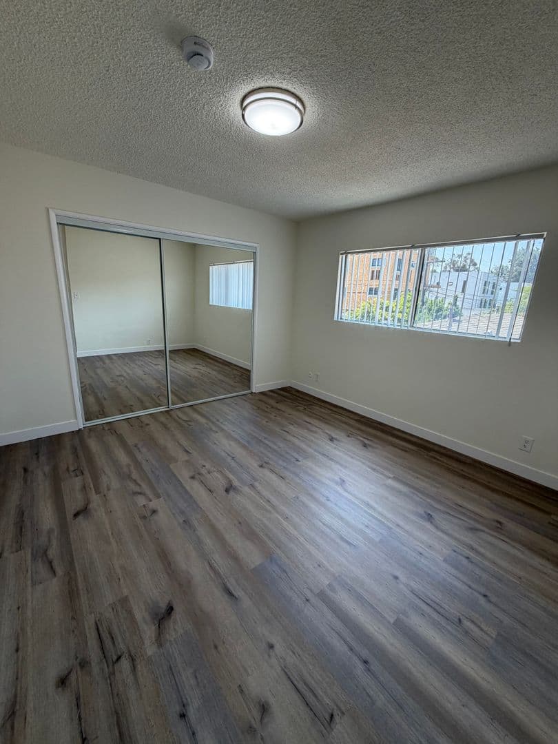 LOS ANGELES Apartment: 2324 S. MARVIN AVE.