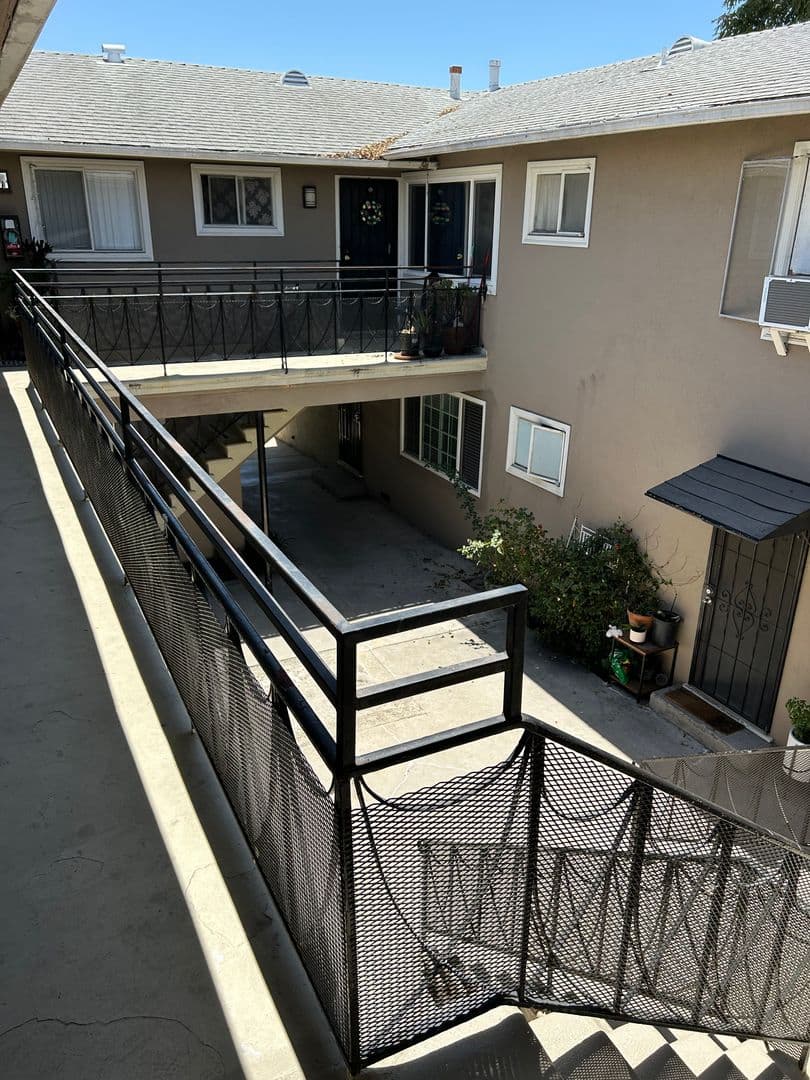 LOS ANGELES Apartment: 11401 WASHINGTON PL