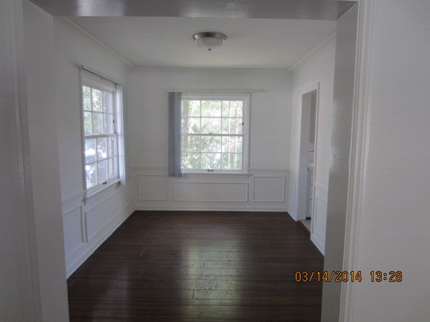 LOS ANGELES Apartment: 1000-1004 TIVERTON AVE/10844-52 WEYBURN AVE