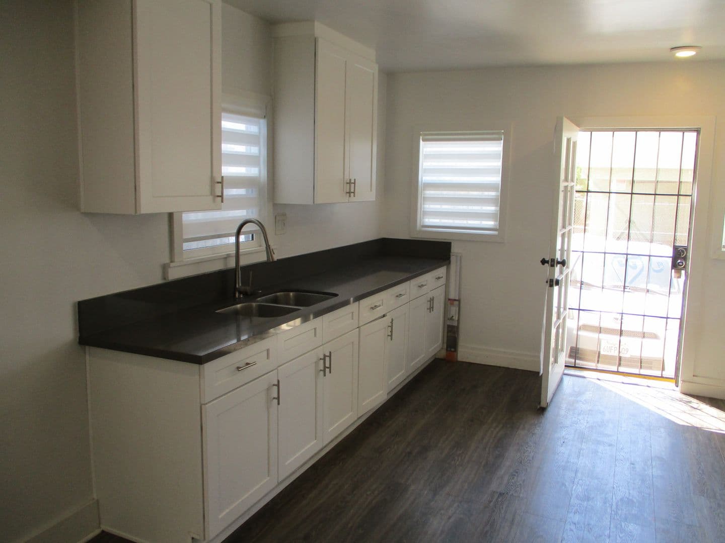 LOS ANGELES Apartment: 2007 2ND AVE.
