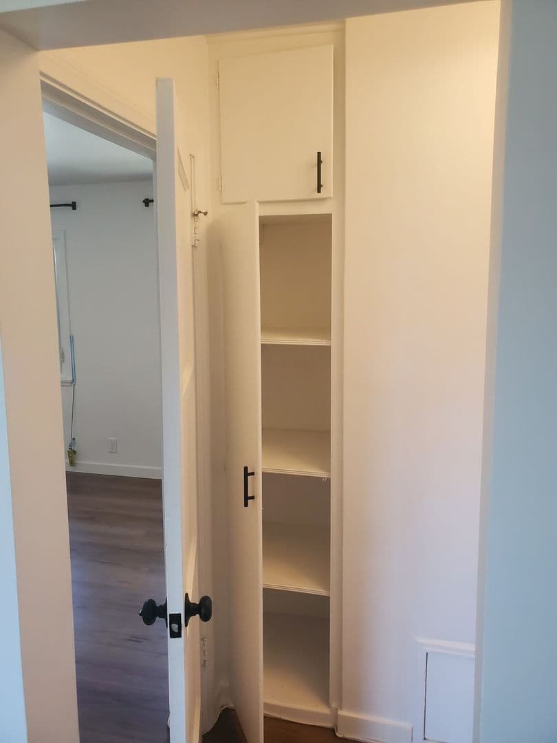 Los Angeles Condo: 5637 ½ CORBETT St