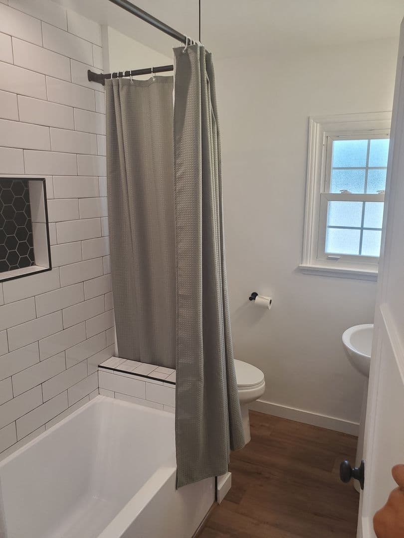 Los Angeles Condo: 5637 ½ CORBETT St