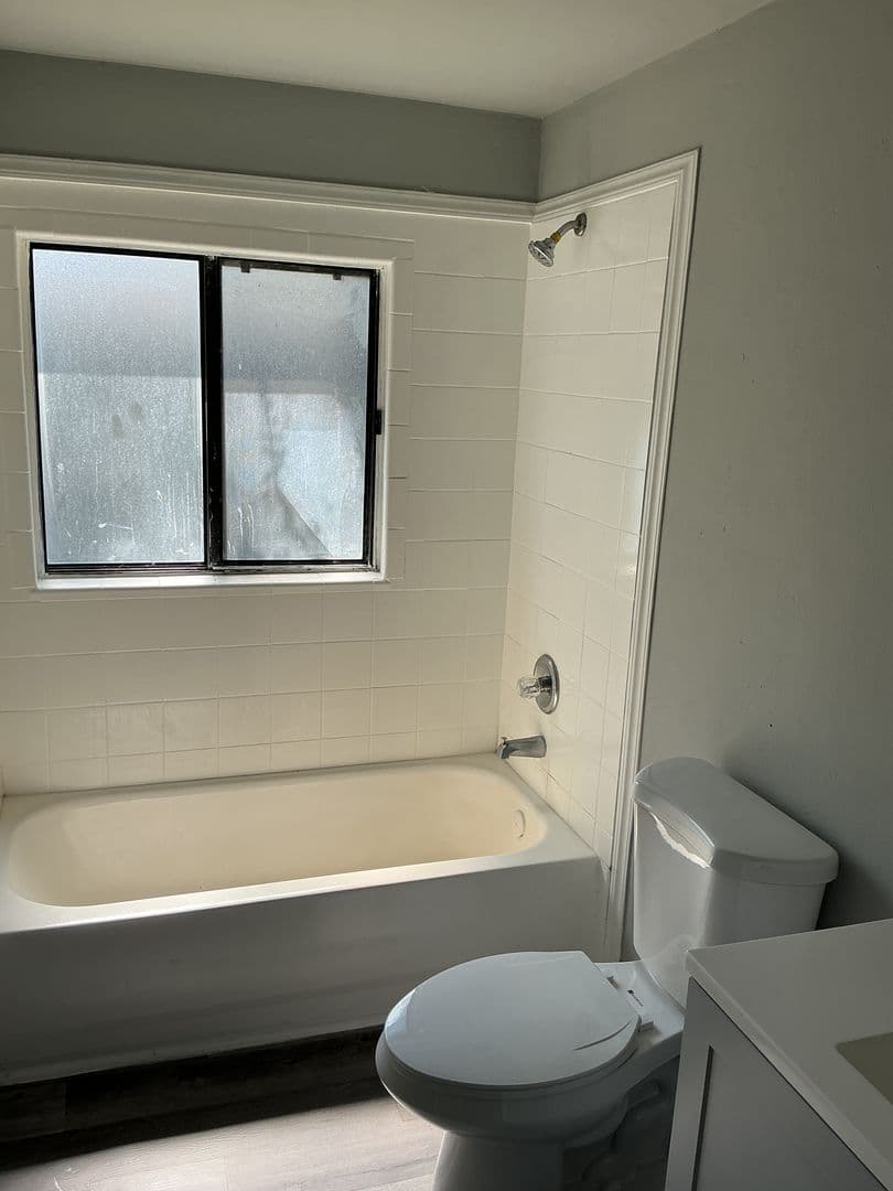 Gainesville Apartment: 617 SW 69th St