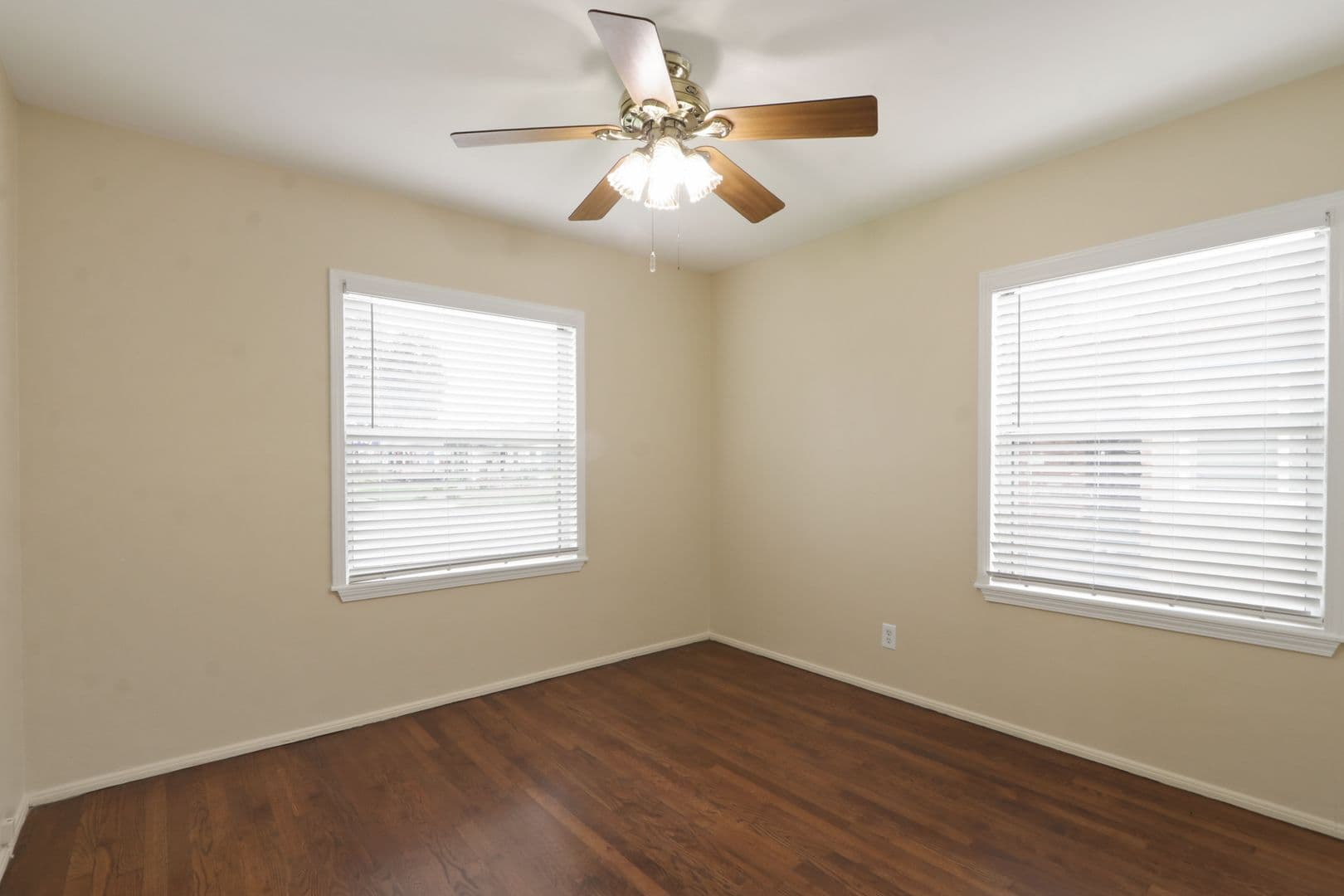 Lakewood House: 6122 Harvey Way