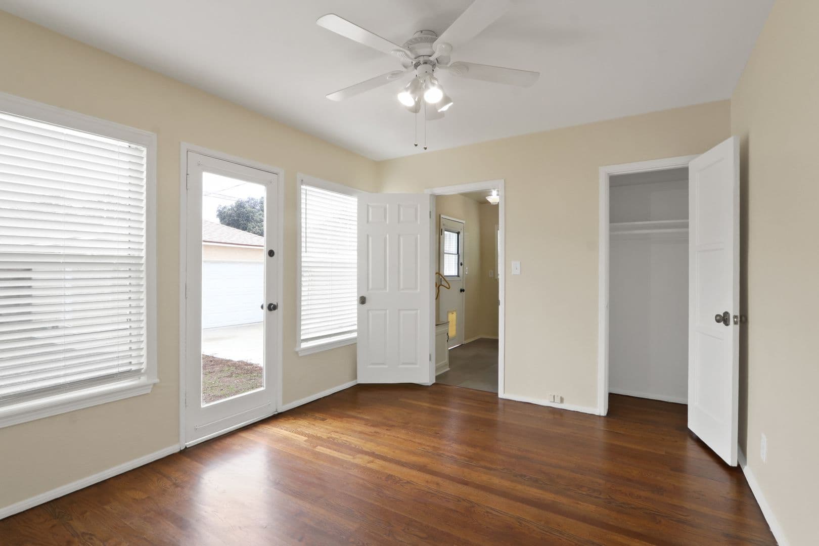 Lakewood House: 6122 Harvey Way