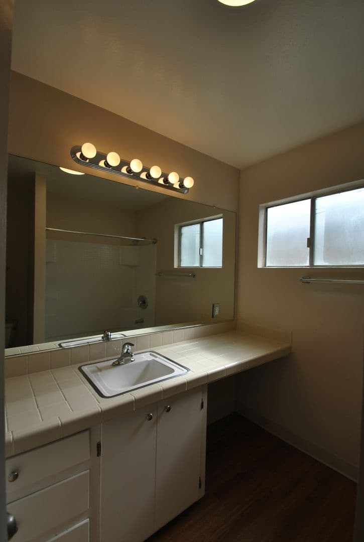 Los Alamitos Apartment: 4165 Farquhar Avenue