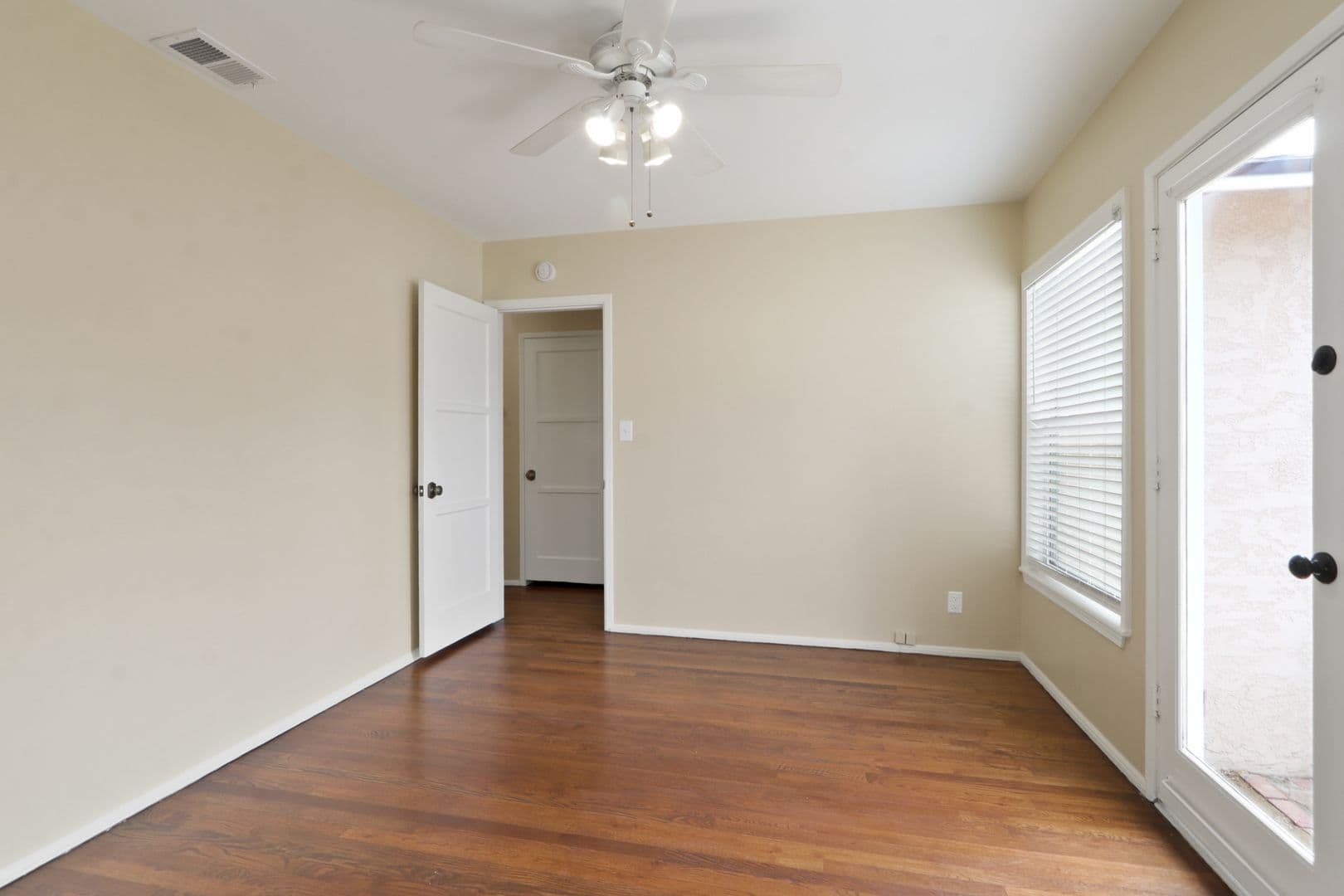Lakewood House: 6122 Harvey Way