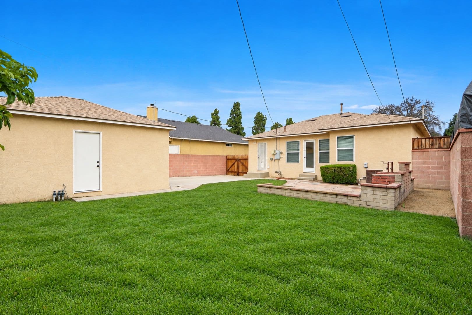 Lakewood House: 6122 Harvey Way