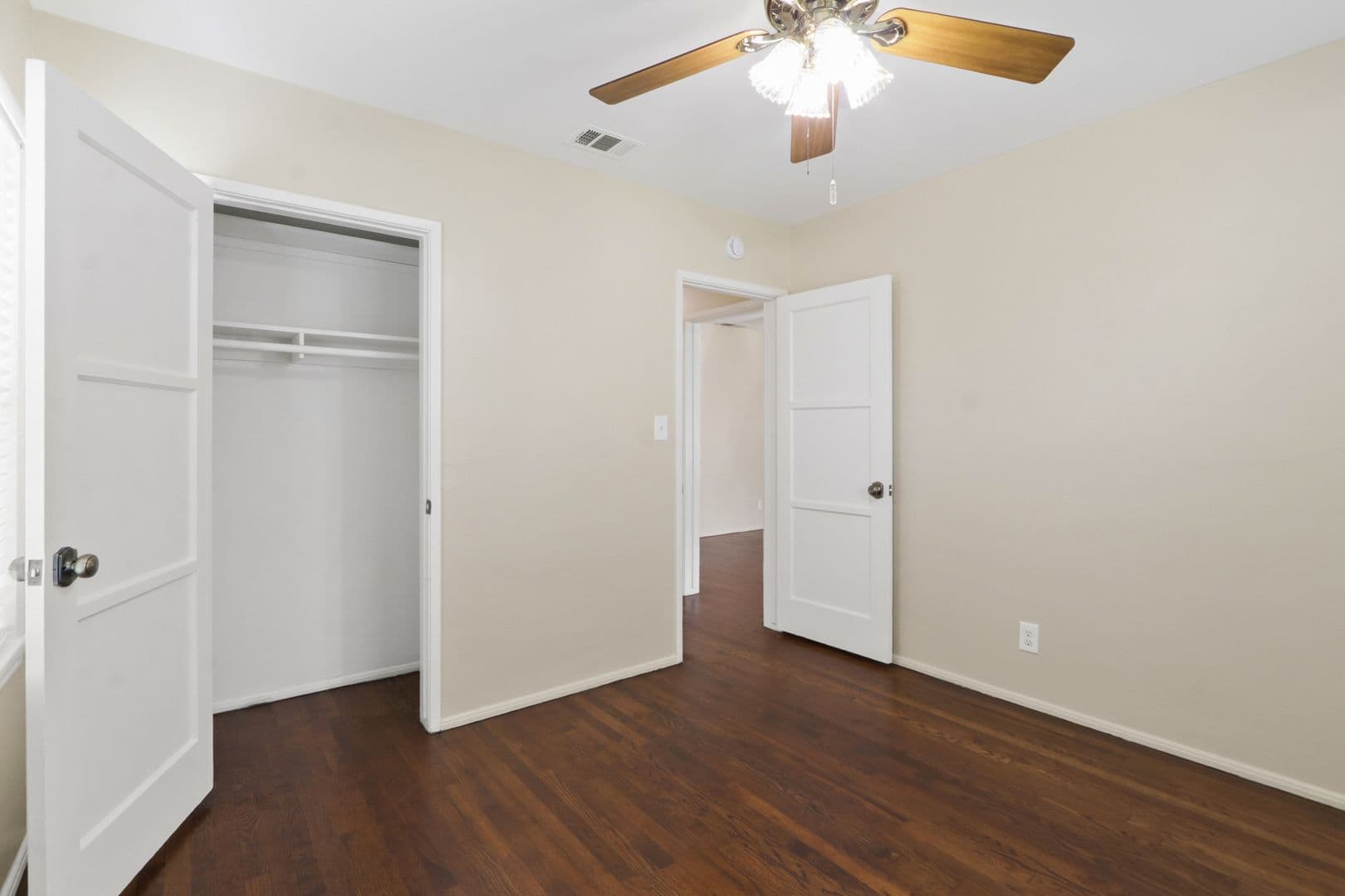 Lakewood House: 6122 Harvey Way