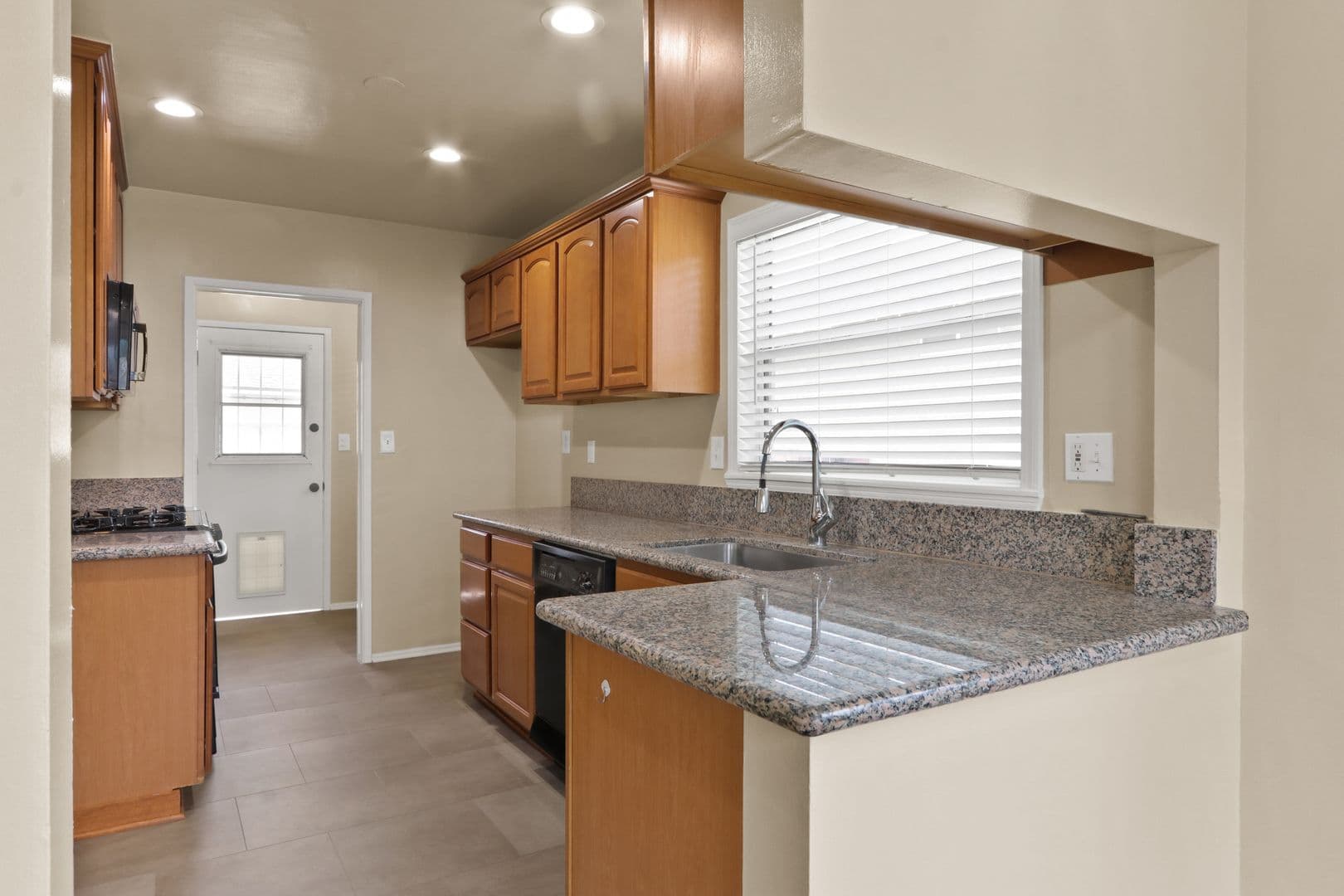 Lakewood House: 6122 Harvey Way
