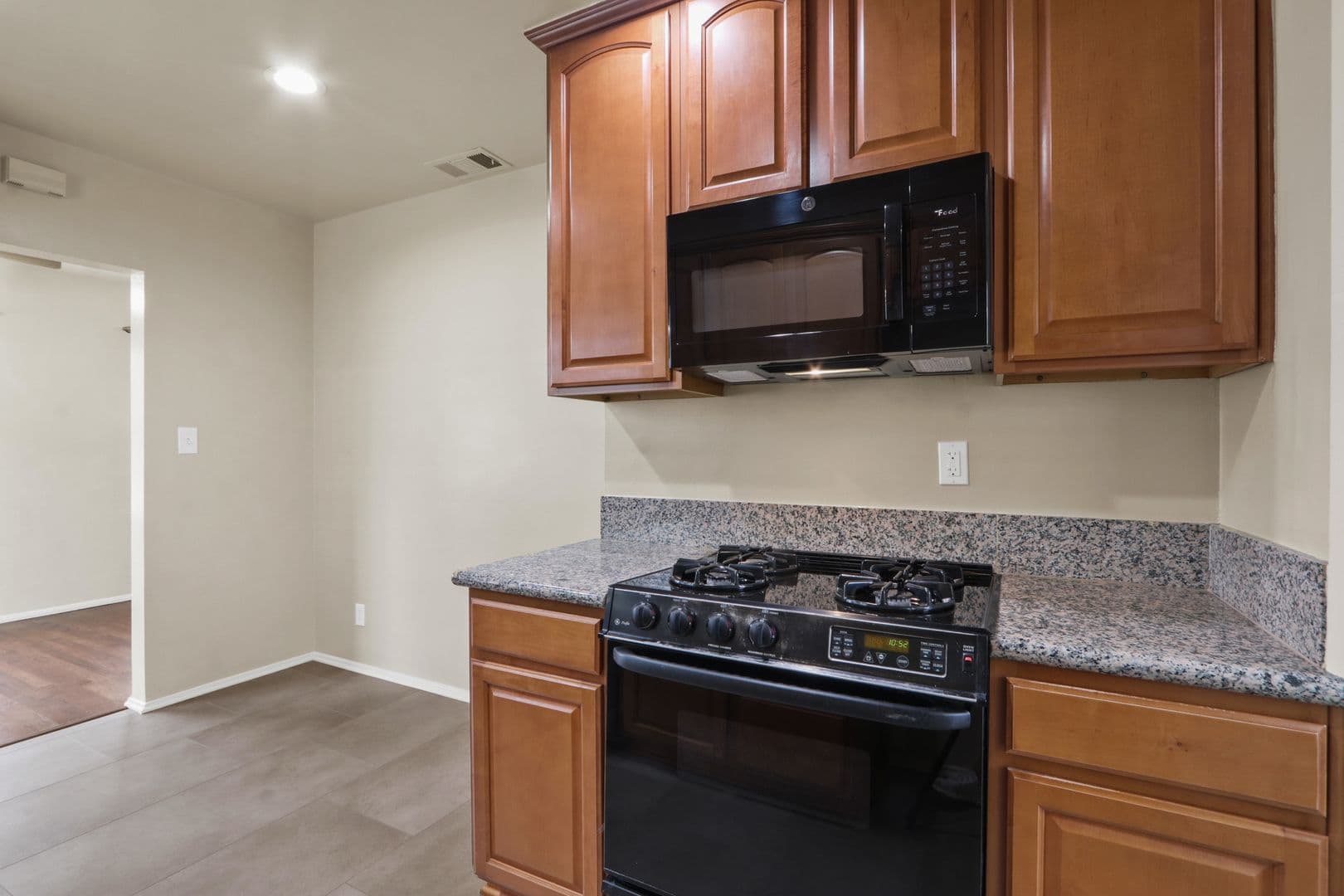 Lakewood House: 6122 Harvey Way
