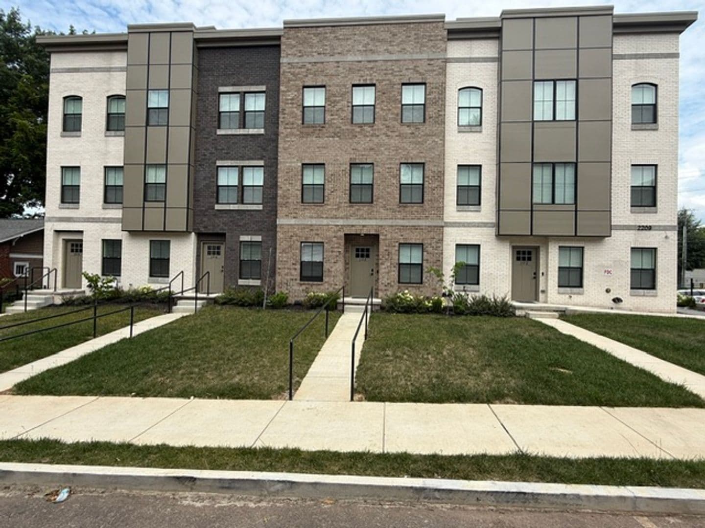 Knoxville Townhome: 2209 Highland Ave
