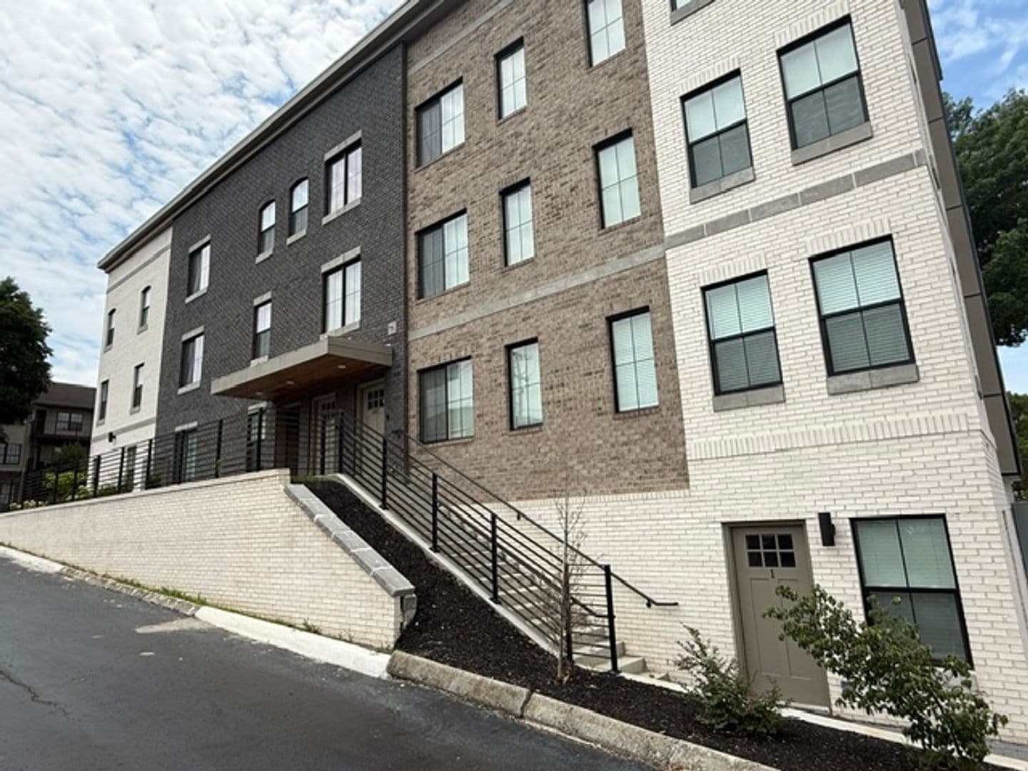 Knoxville Townhome: 2209 Highland Ave