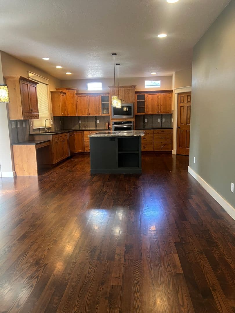 Meridian House: 475 S. Thornwood way