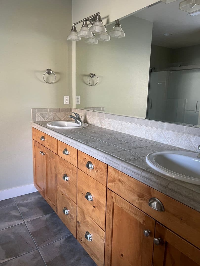 Meridian House: 475 S. Thornwood way