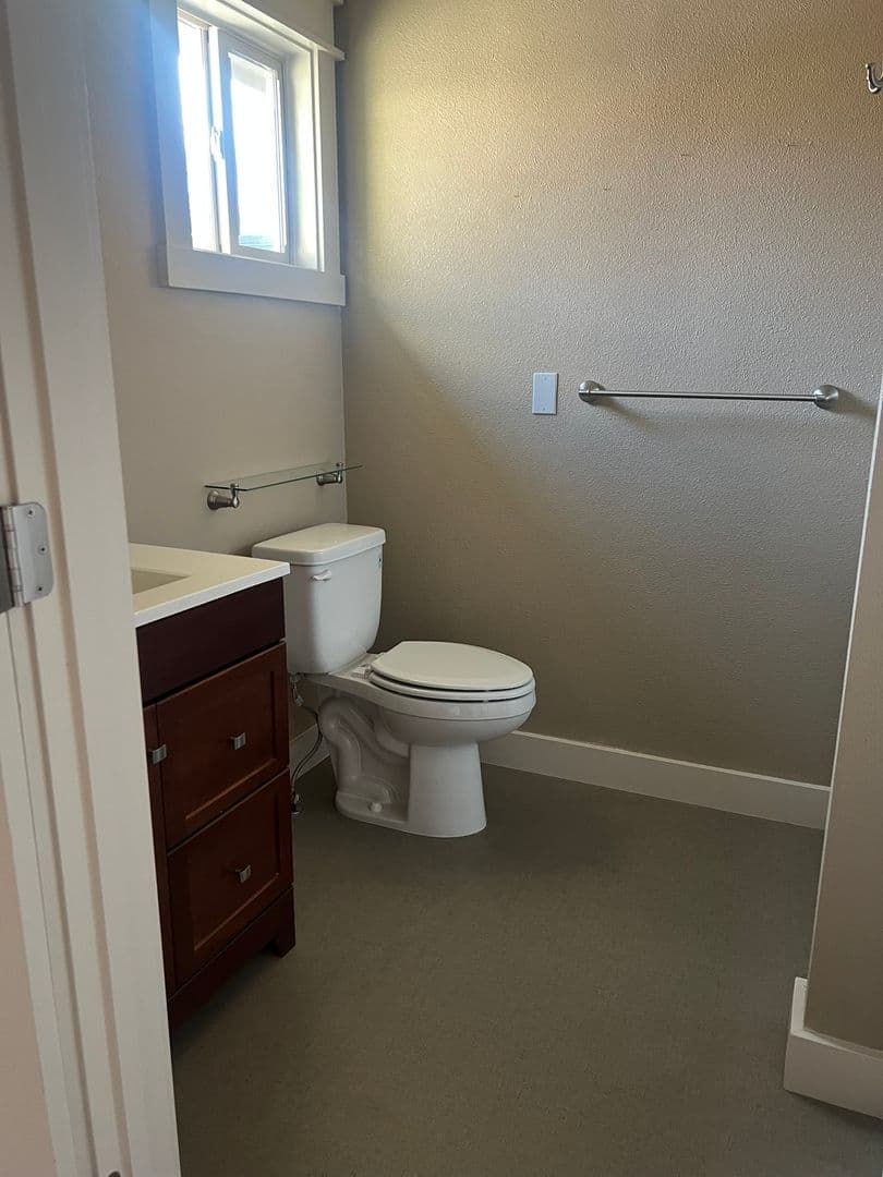Meridian House: 475 S. Thornwood way