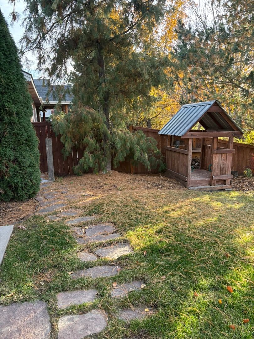 Meridian House: 475 S. Thornwood way