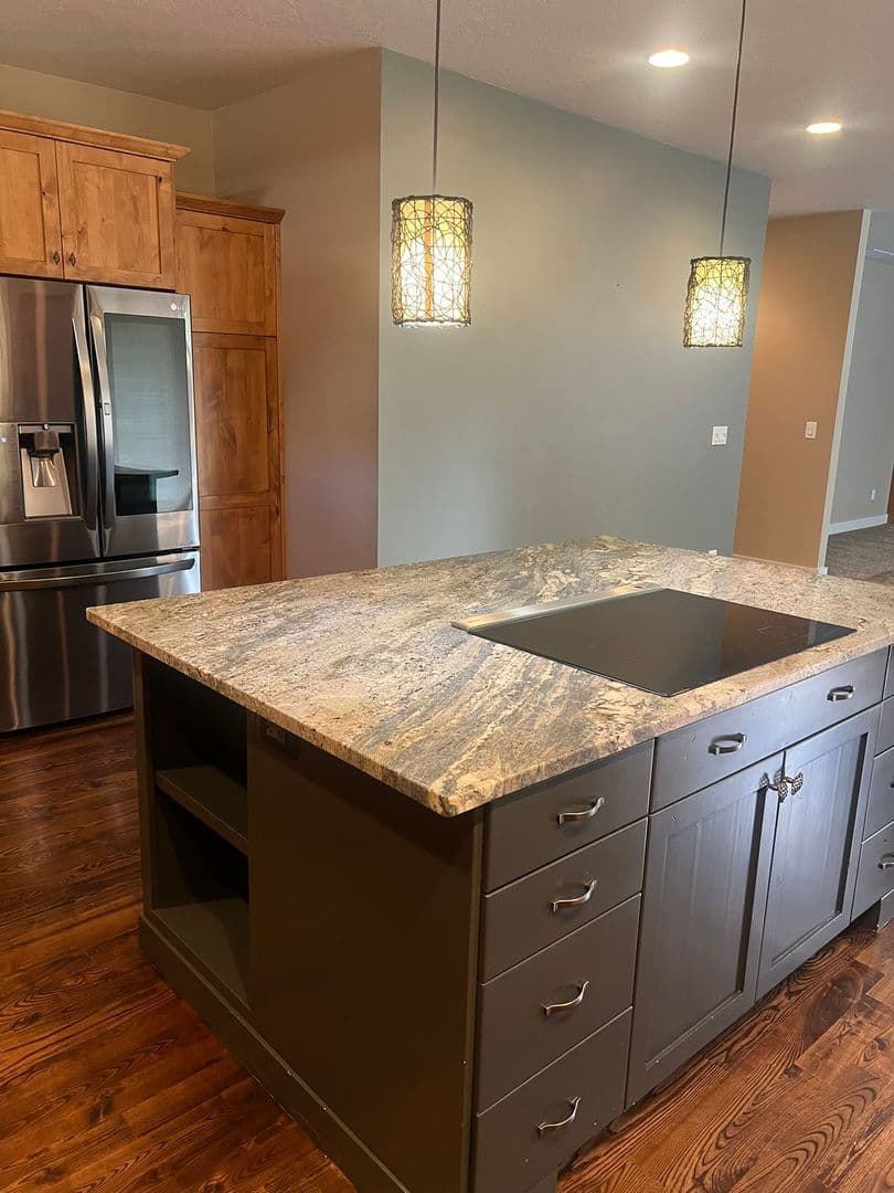 Meridian House: 475 S. Thornwood way