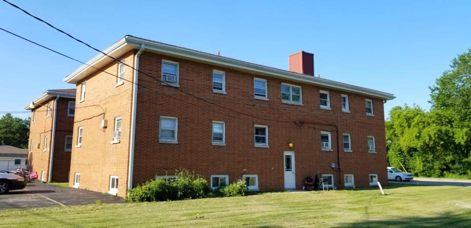 Winthrop Harbor Apartment: 608 Sheridan Rd