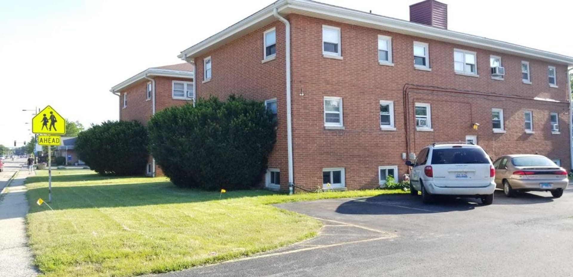 Winthrop Harbor Apartment: 608 Sheridan Rd