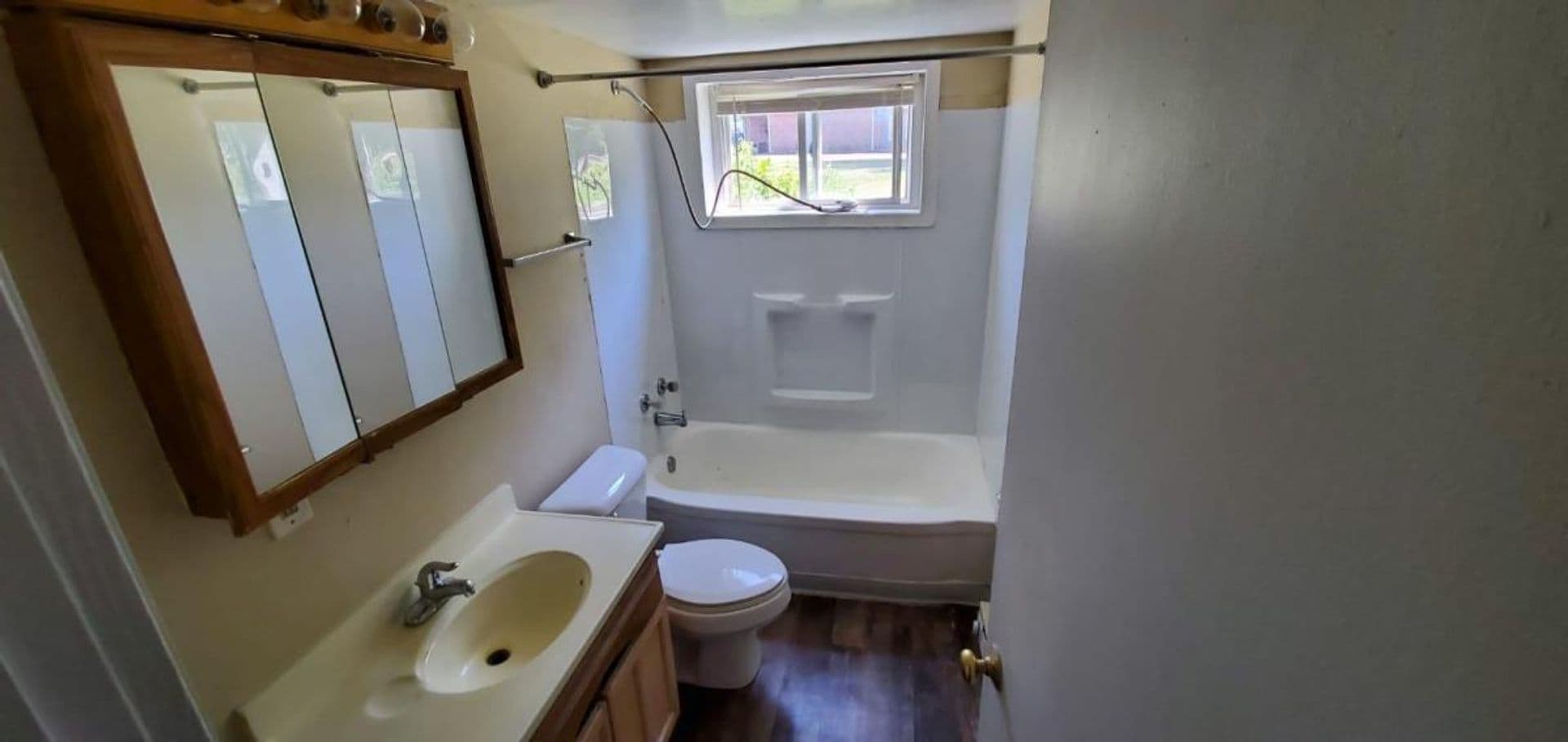 Winthrop Harbor Apartment: 608 Sheridan Rd