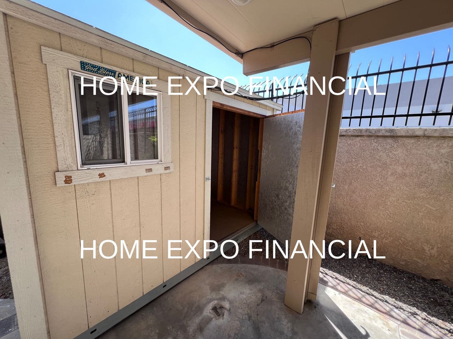 Corona House: 186 Breezewood Rd