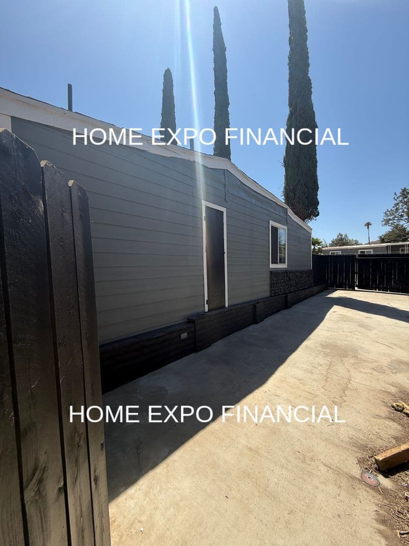 Perris House: 21660 Oak St.