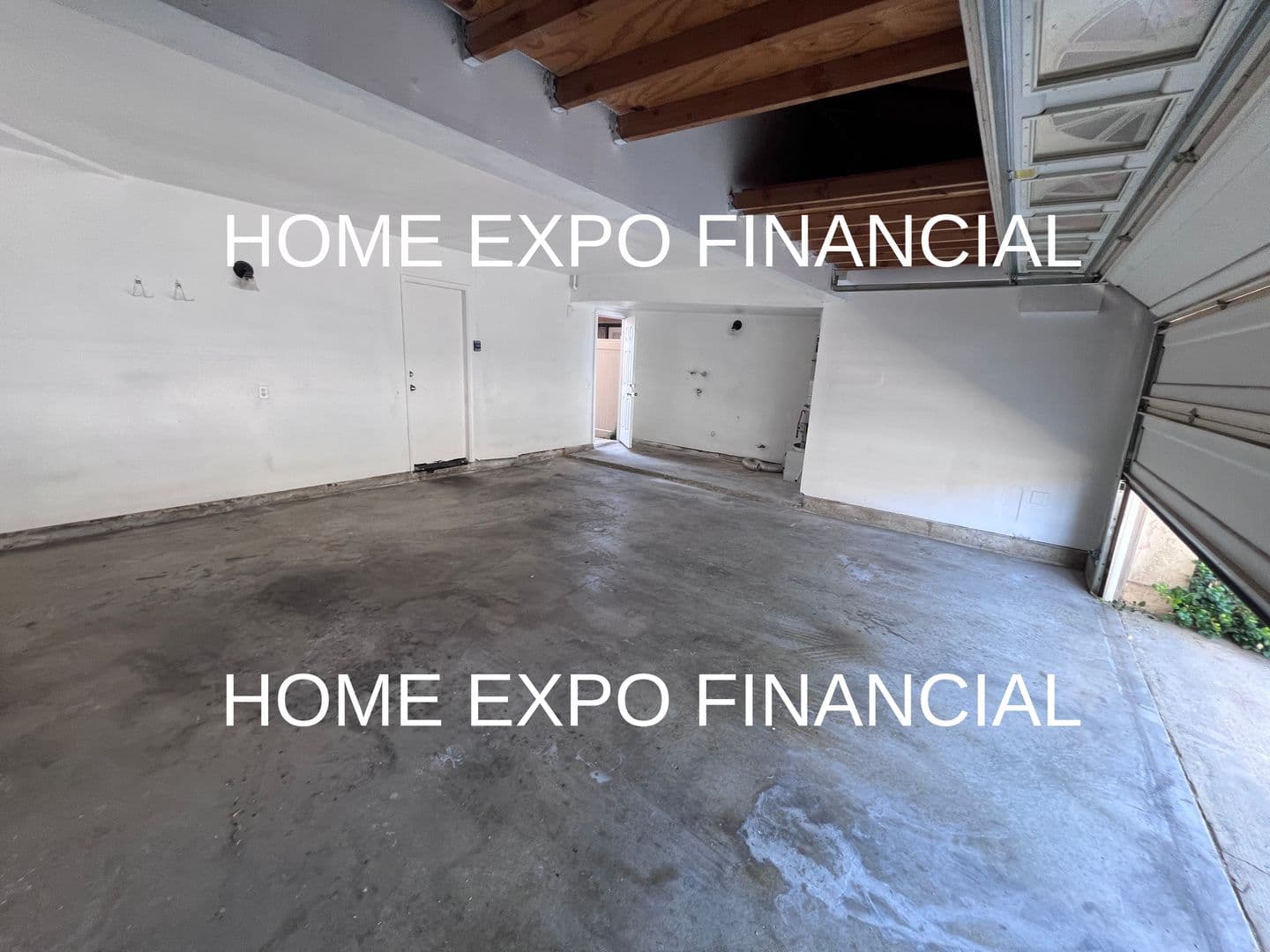 Corona House: 186 Breezewood Rd