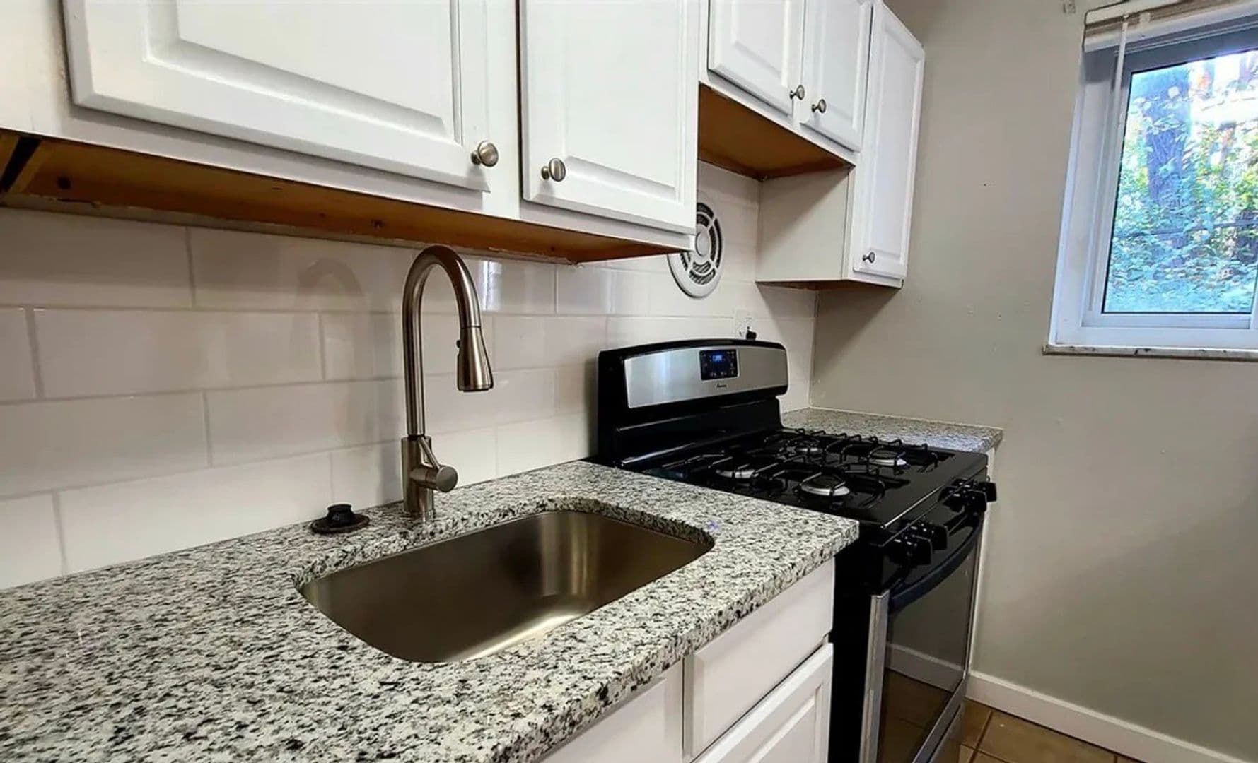 St Louis Apartment: 8700 Crocus Ln