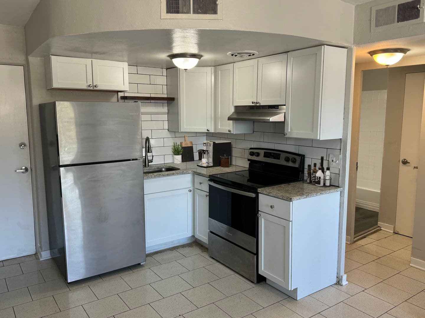 St Louis Apartment: 4192 Meramec St