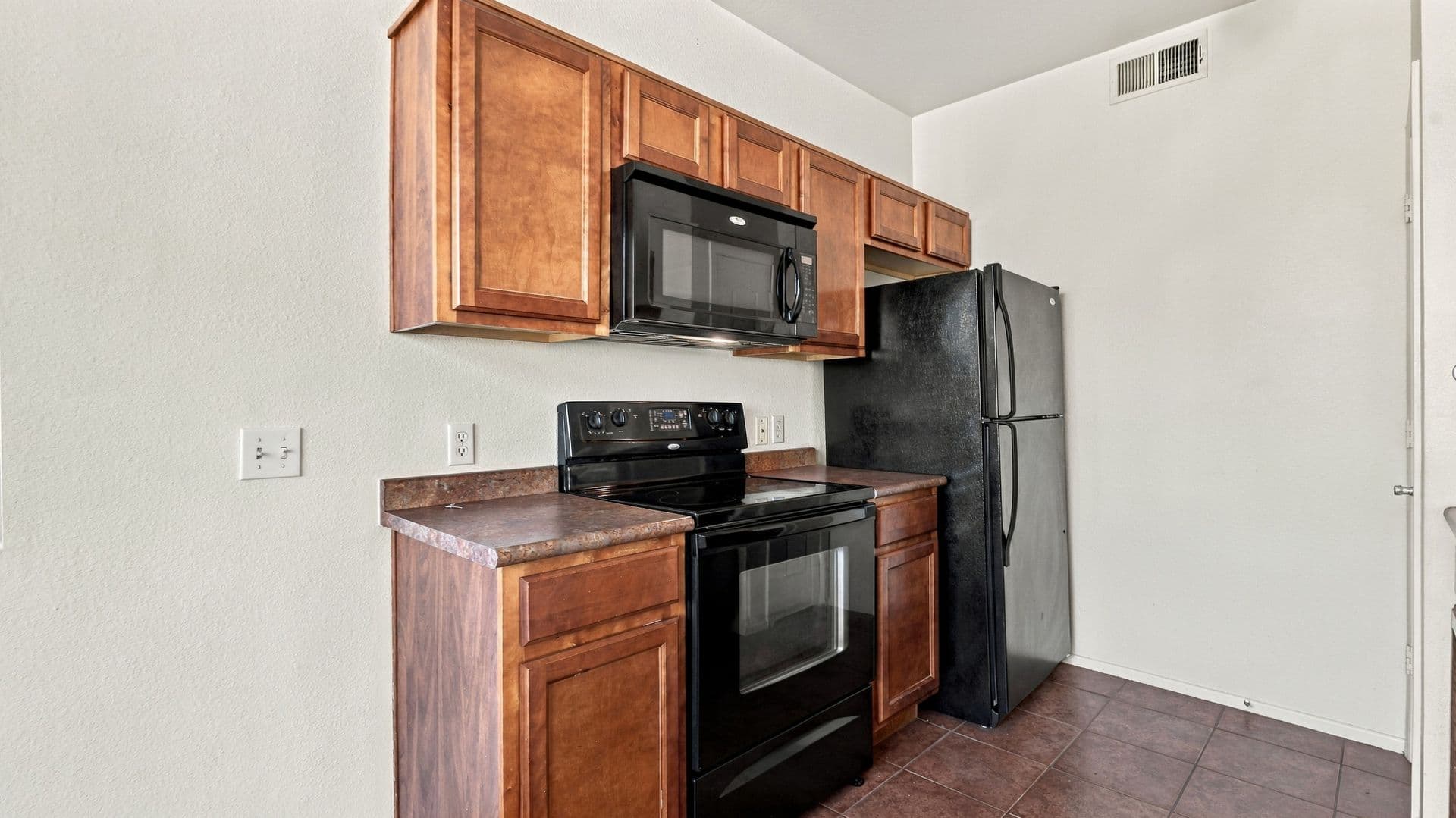 Phoenix Condo: 16013 S Desert Foothills Pkwy 2049