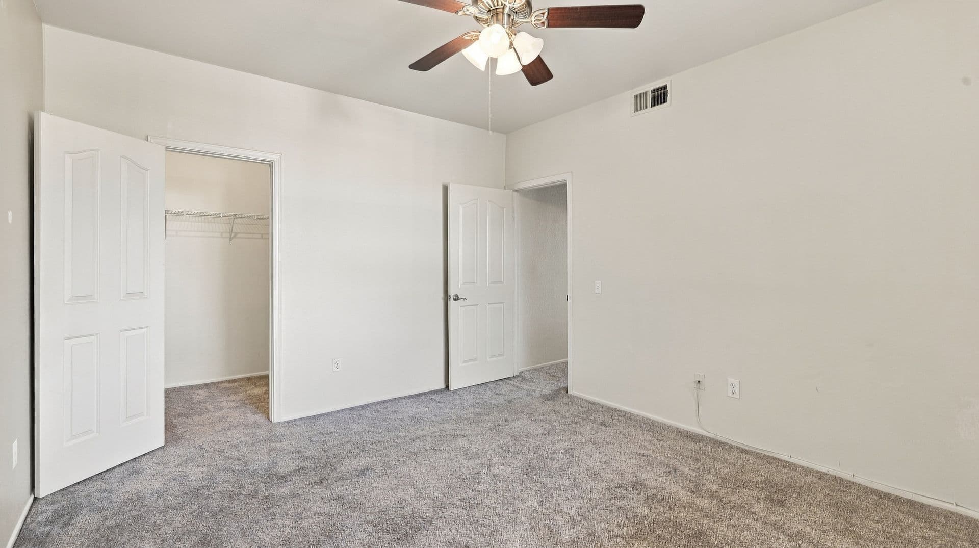 Phoenix Condo: 16013 S Desert Foothills Pkwy 2049