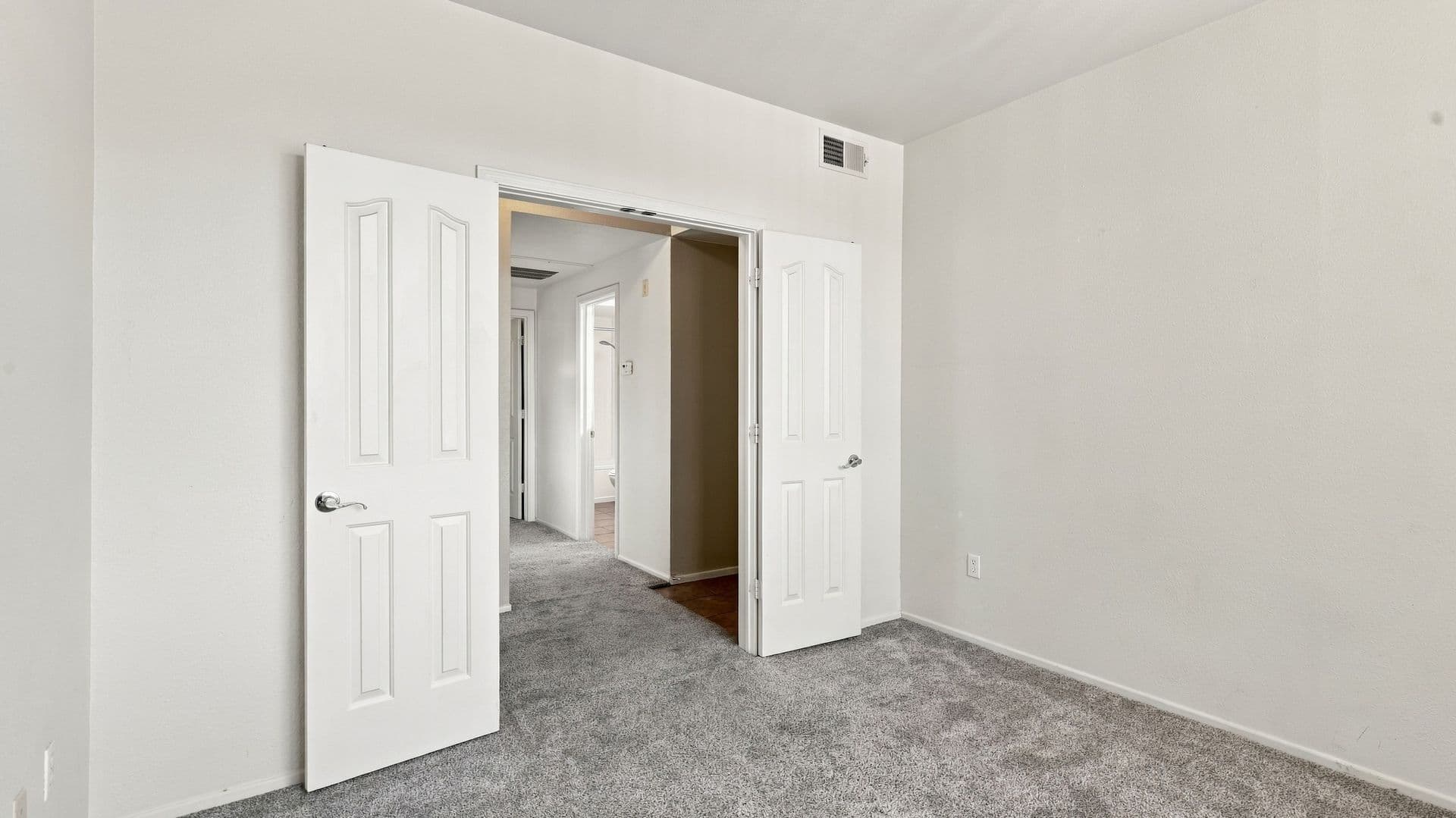 Phoenix Condo: 16013 S Desert Foothills Pkwy 2049