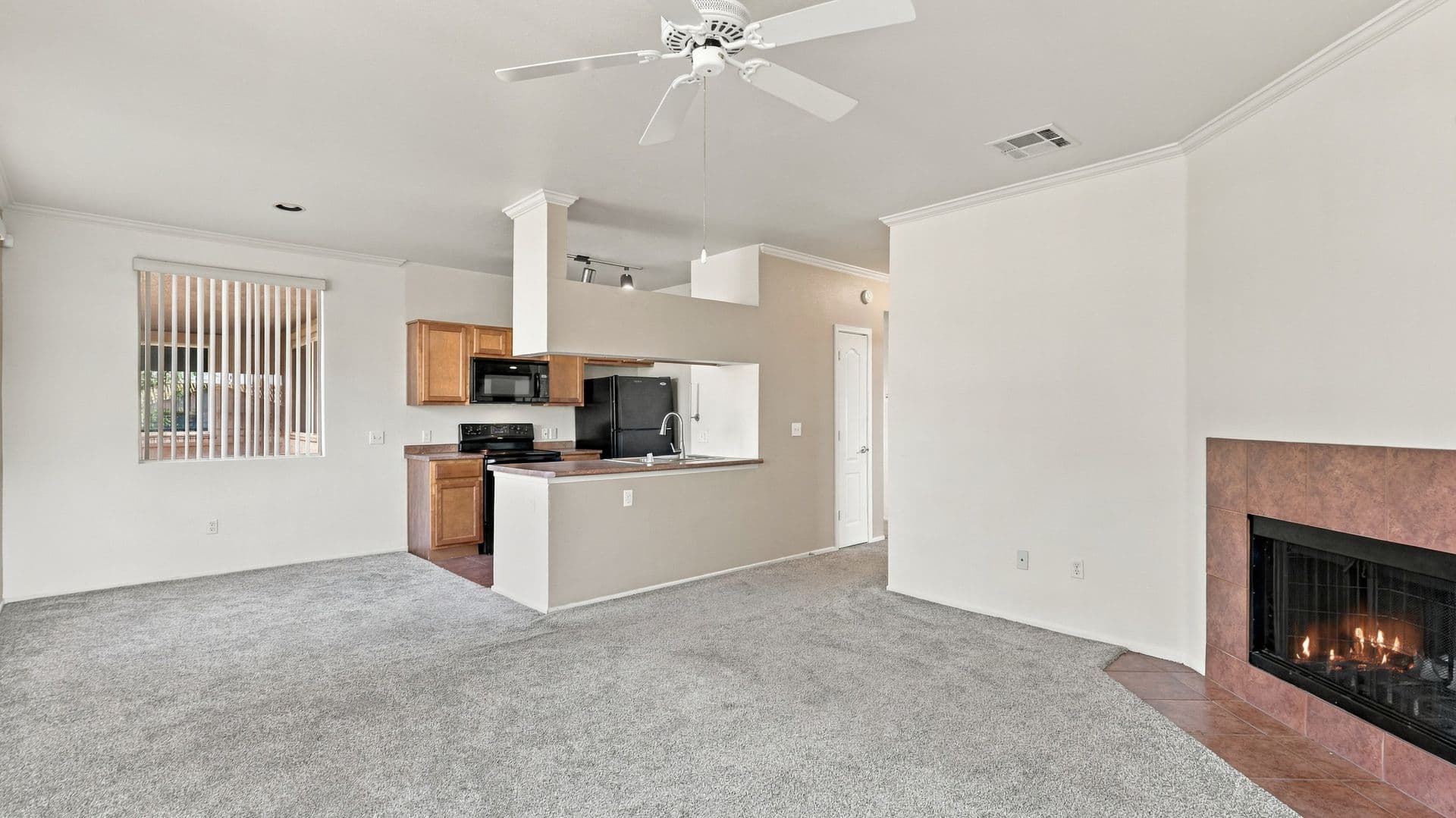 Phoenix Condo: 16013 S Desert Foothills Pkwy 2049
