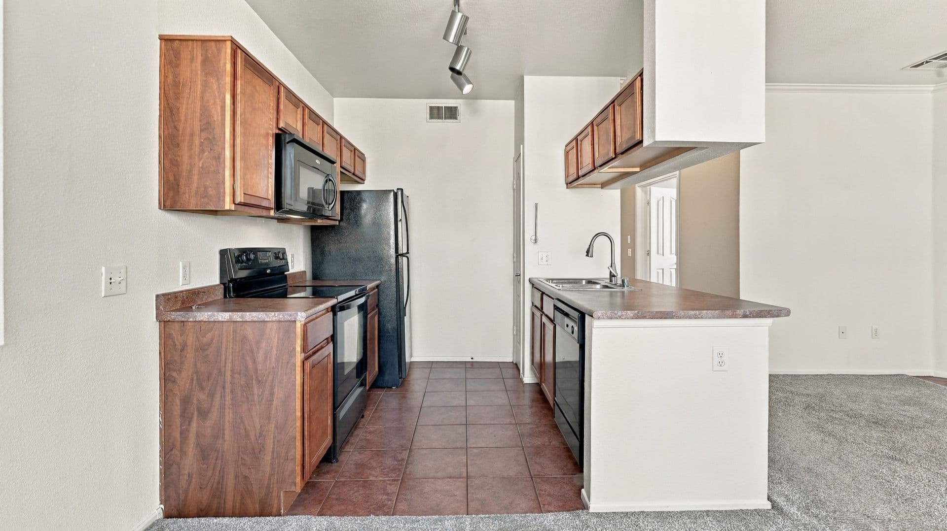 Phoenix Condo: 16013 S Desert Foothills Pkwy 2049