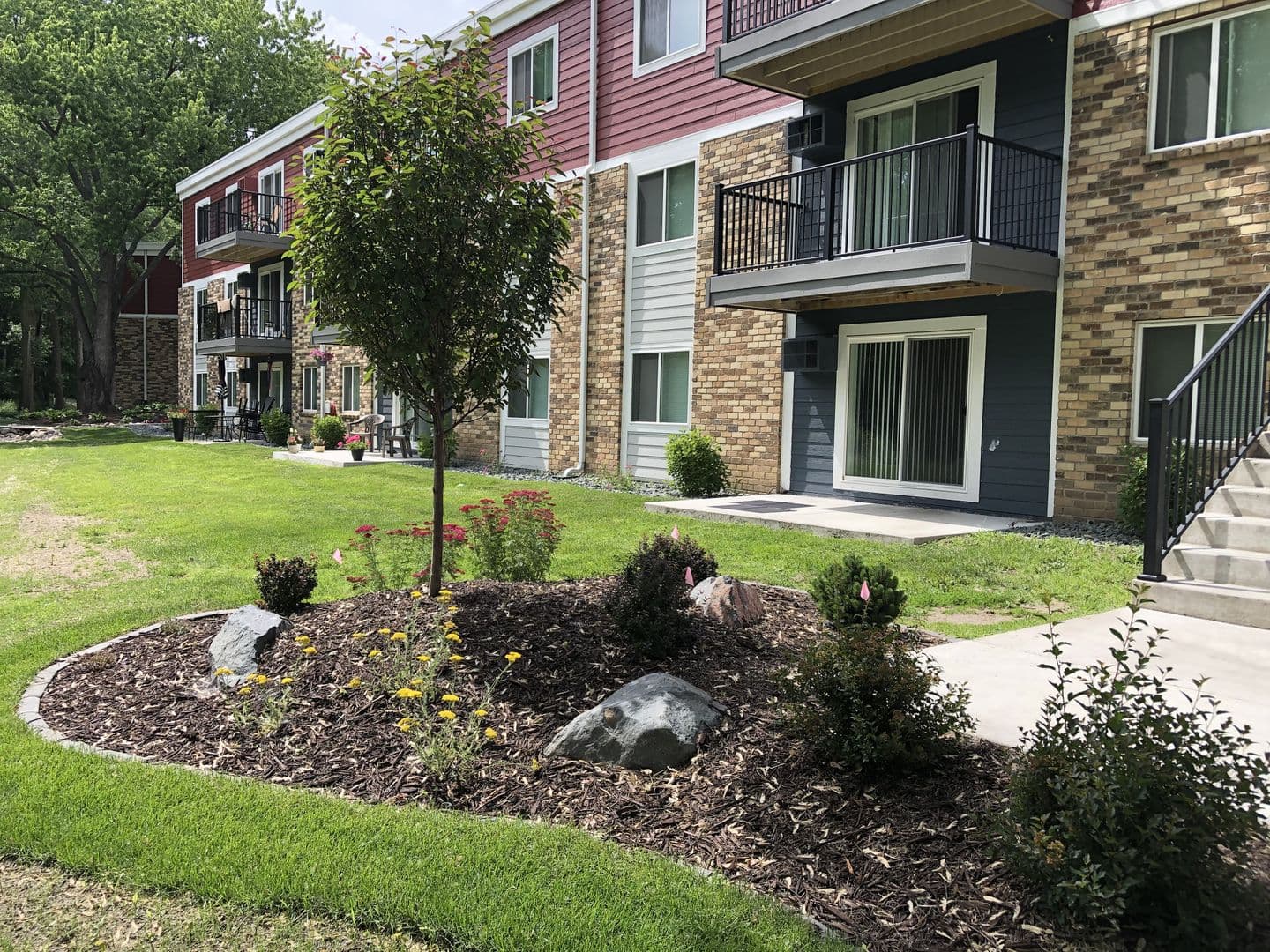 Little Canada Apartment: 180 - 210 County Road B2 E