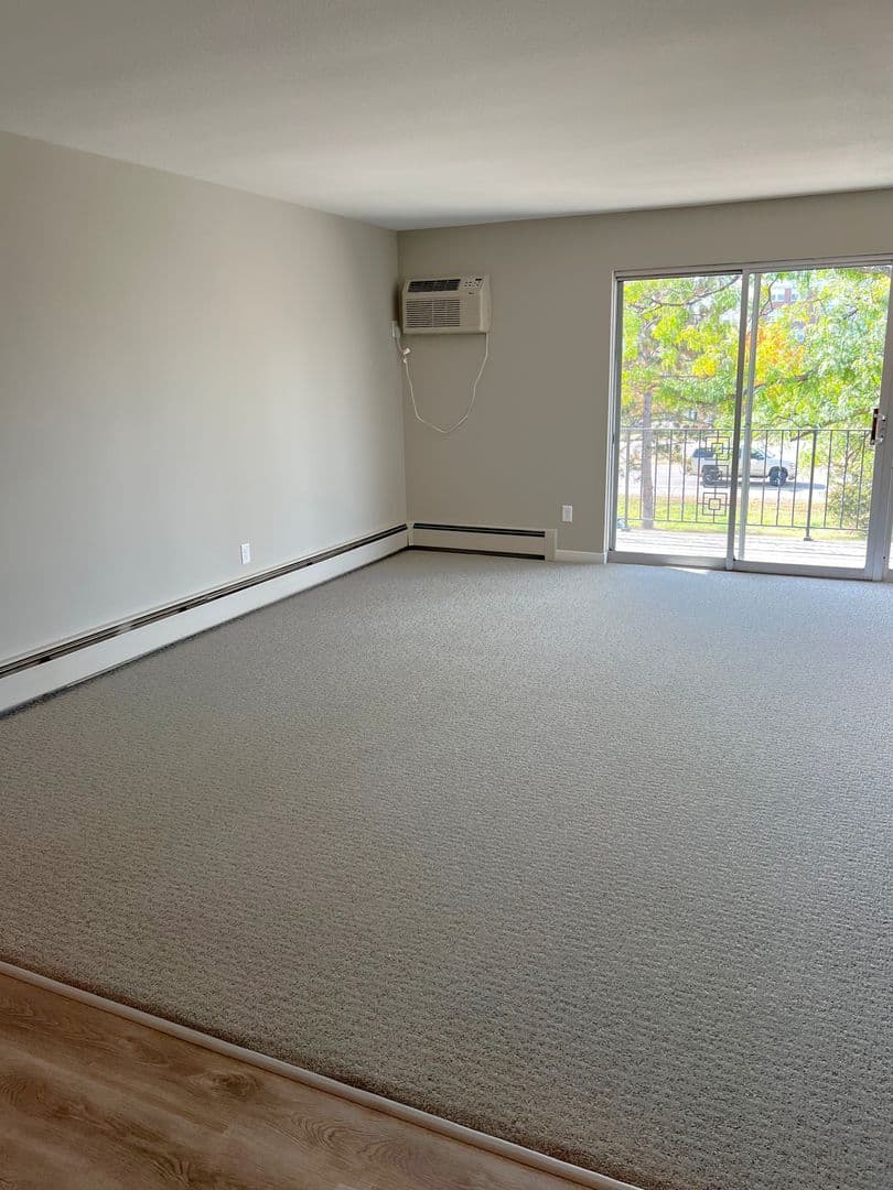 Roseville Apartment: 2914 Snelling Ave N