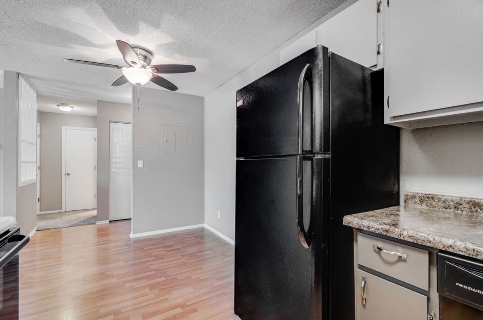 St. Paul Apartment: 99 W. California Ave. #103