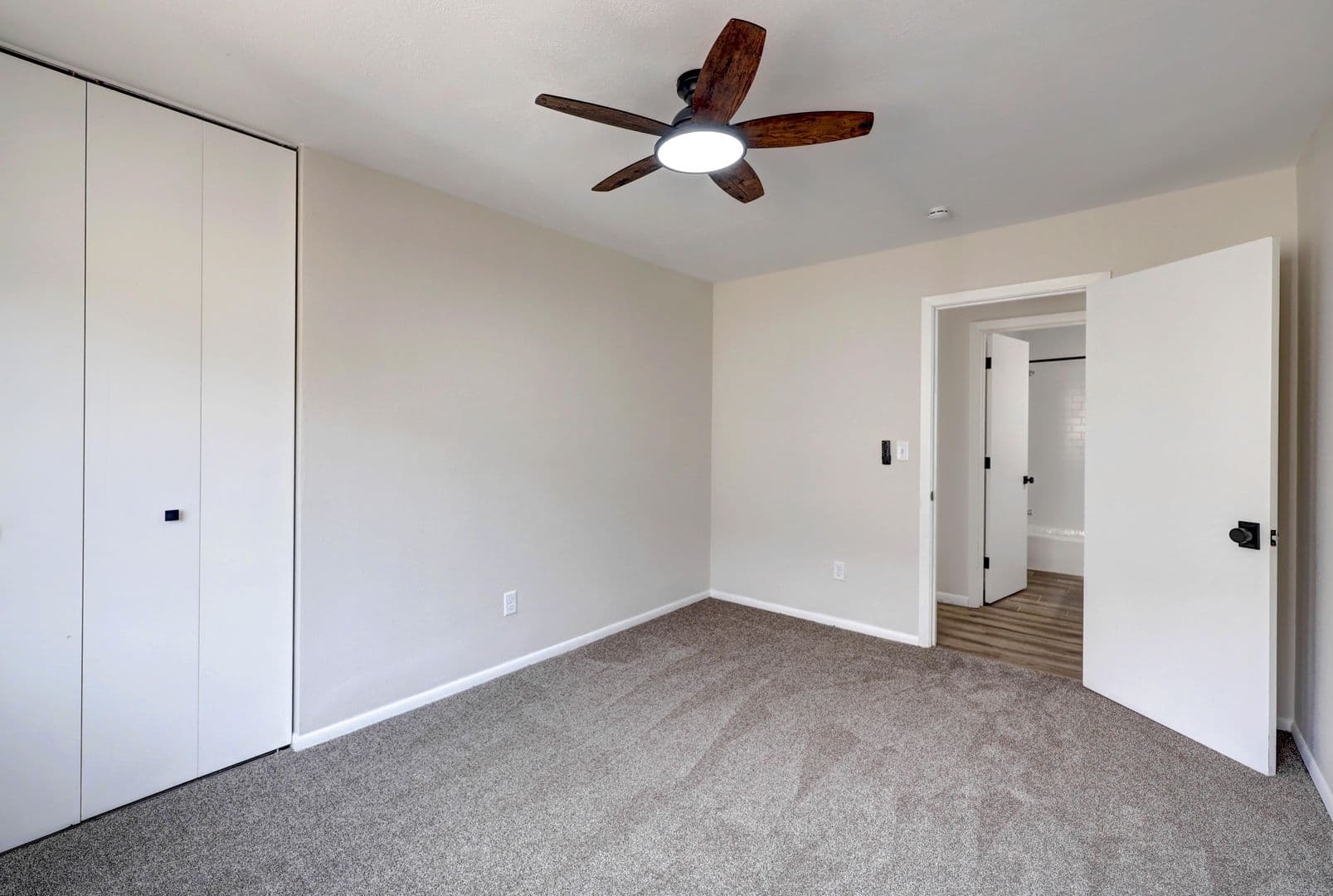 North St. Paul Apartment: 2510 E. 7th Ave.