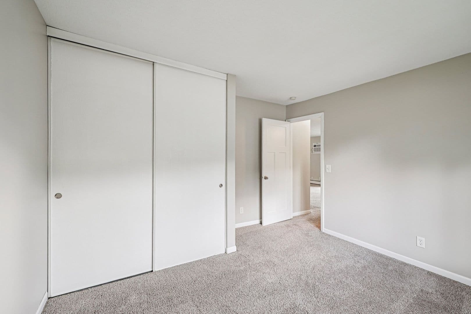 St. Paul Apartment: 1829 Furness Street