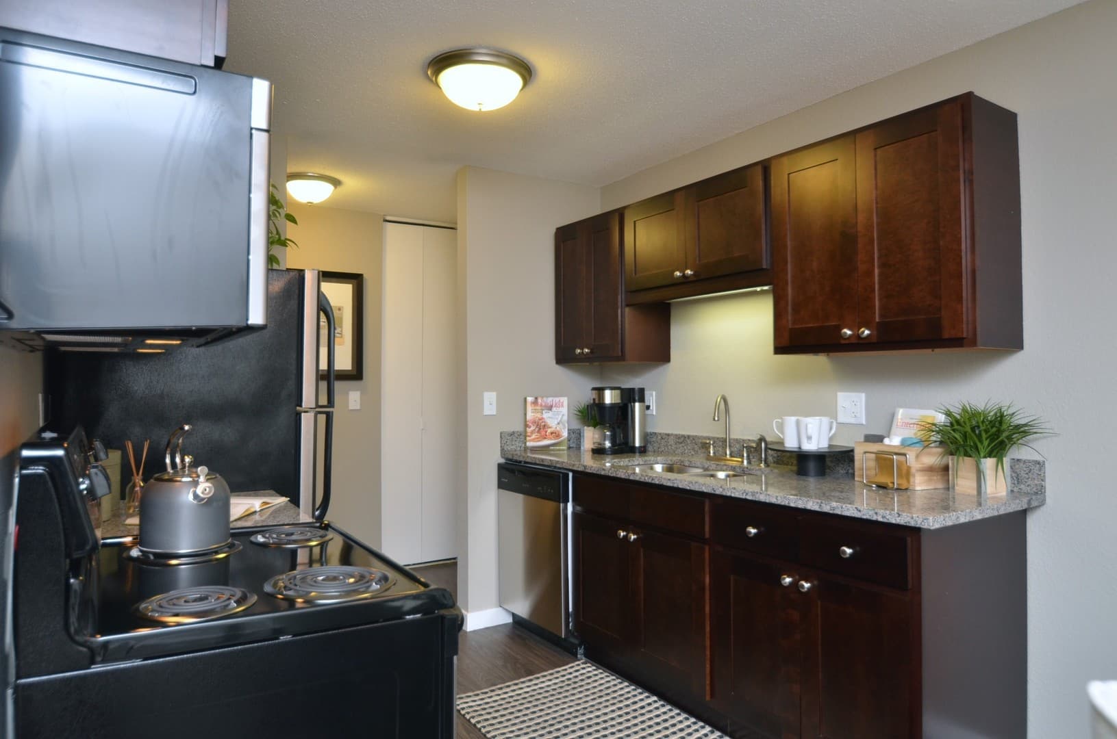 St. Paul Apartment: 1829 Furness Street